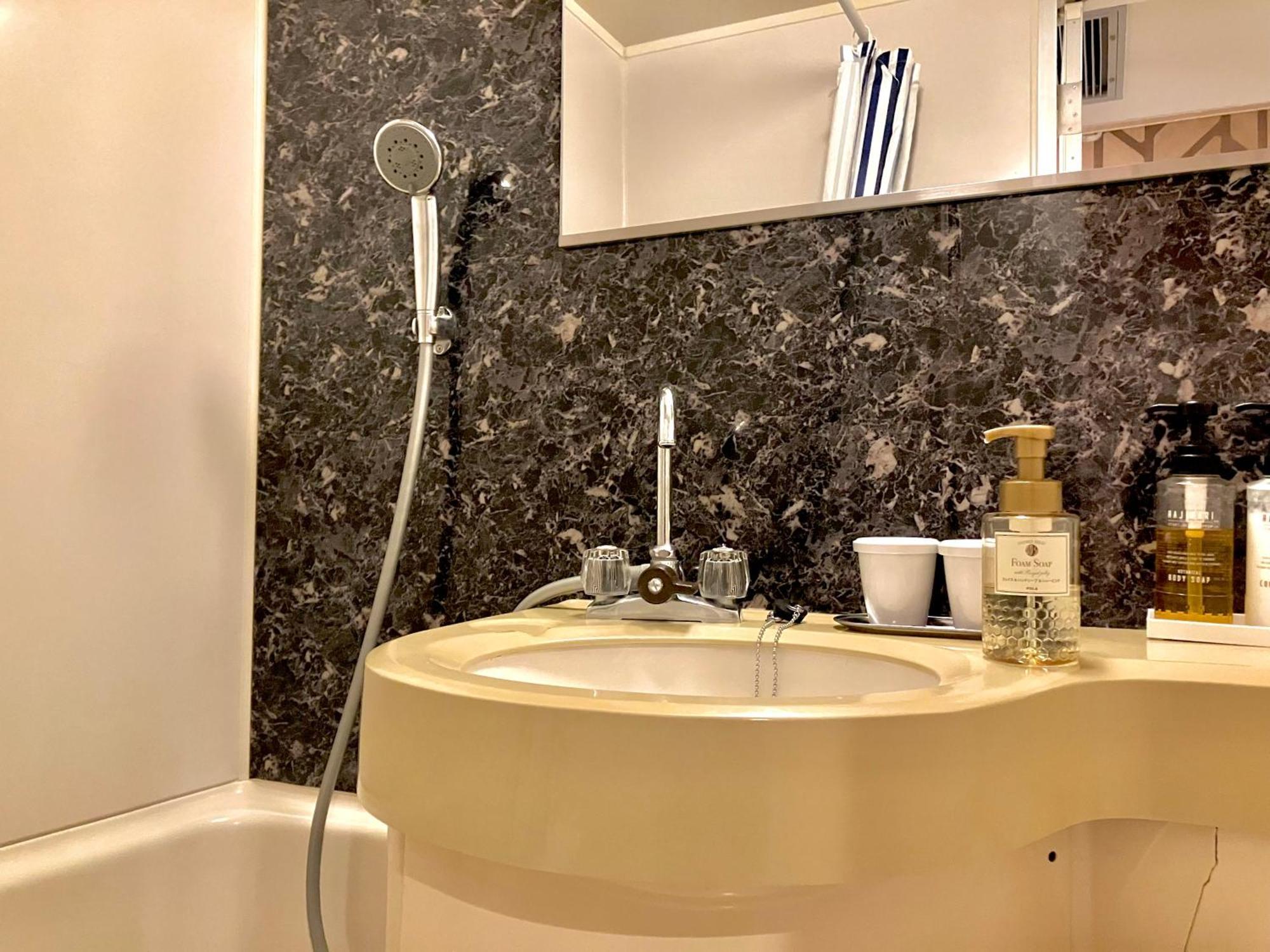 Hotel Livemax Mihara Ekimae Buitenkant foto